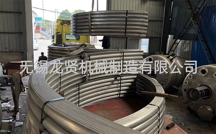 封頭上半管碰見接管怎么繞？